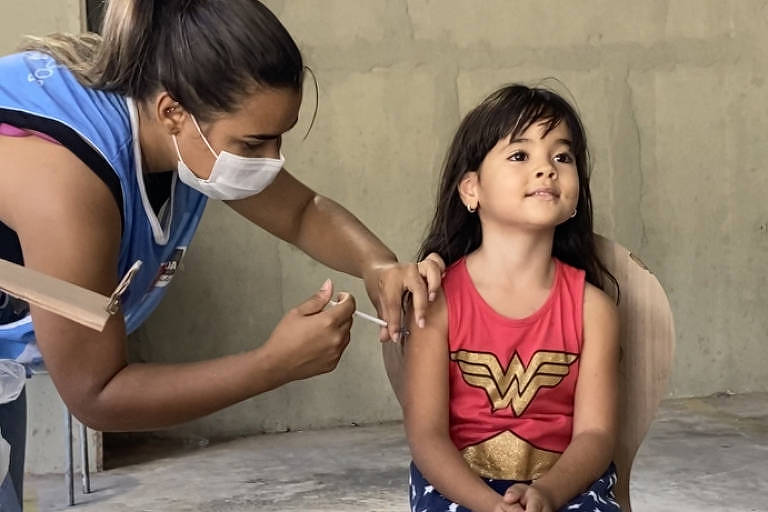 Brasil reduz taxa de crianças sem vacina contra pólio em 2023