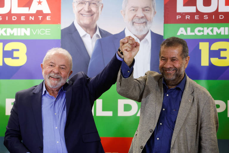 Presidente Luiz Inácio Lula da Silva (PT) e ministro da Previdência Social, Carlos Lupi (PDT), durante evento de campanha do governo em São Paulo