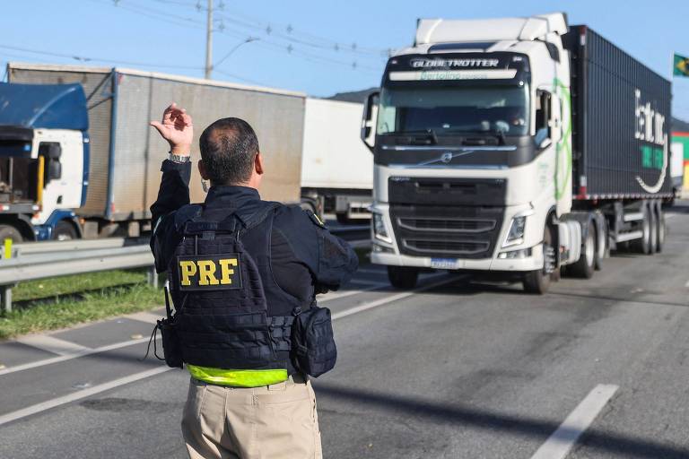 PRF obriga servidores a curso de Direitos Humanos e inclui perguntas sobre identidade política