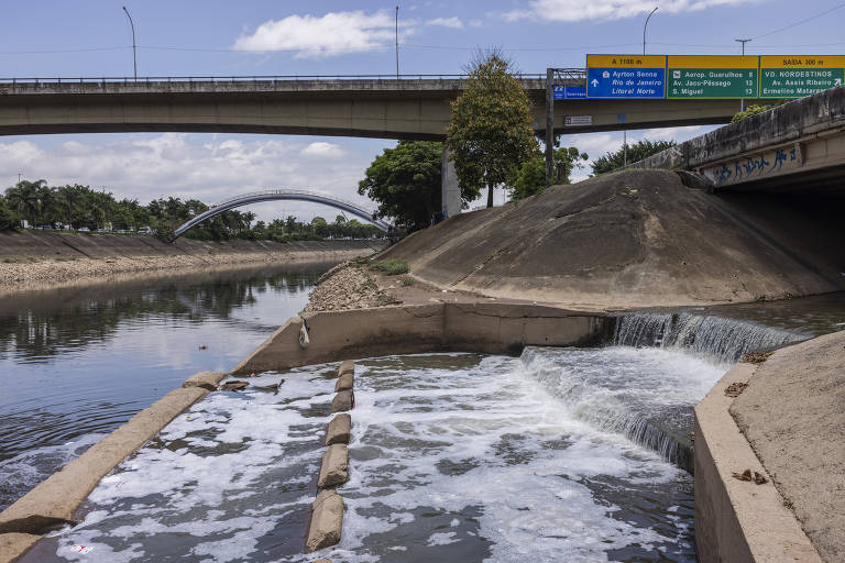 Após 28 anos, governos do PSDB deixam legado de poluição no rio Tietê