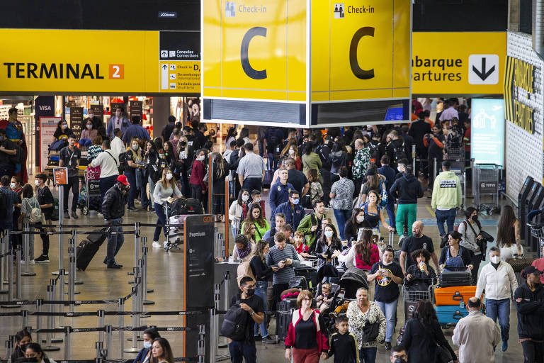 Viajantes agora podem entrar ou sair do país com até US$ 10 mil em dinheiro