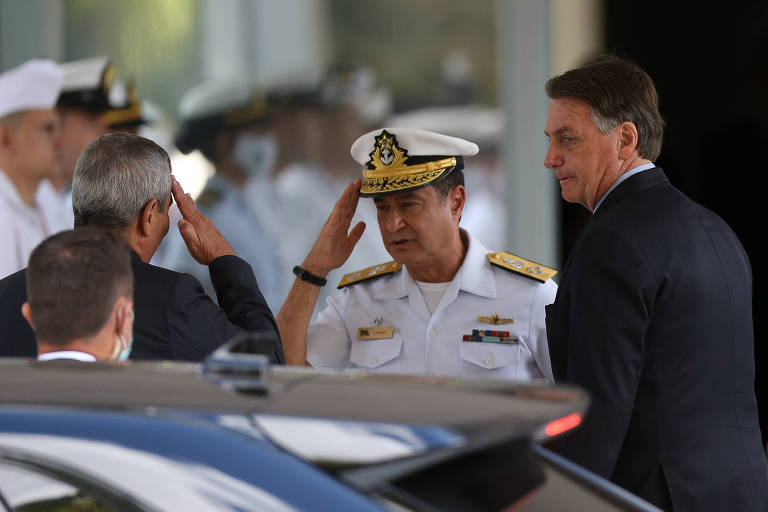 Ex-comandante da Marinha colocou tropas à disposição de Bolsonaro, diz ex-chefe da Aeronáutica à PF