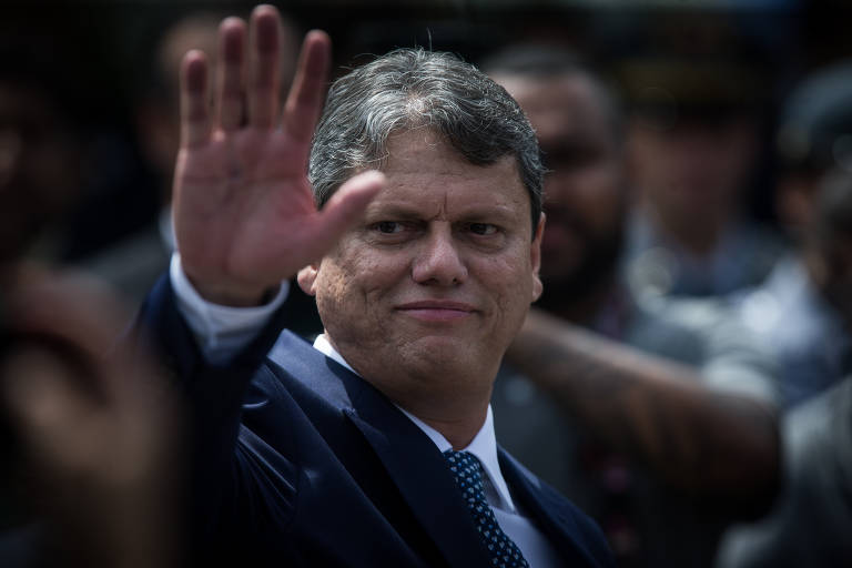 Eleição em Guarulhos opõe Tarcísio a influenciadores bolsonaristas