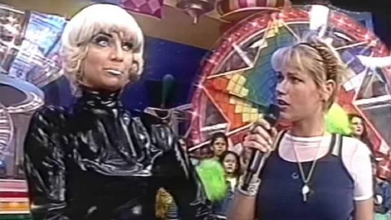 Antigo Robô da Xuxa 'erra' previsões para 2023 e é resgatado pela web; veja