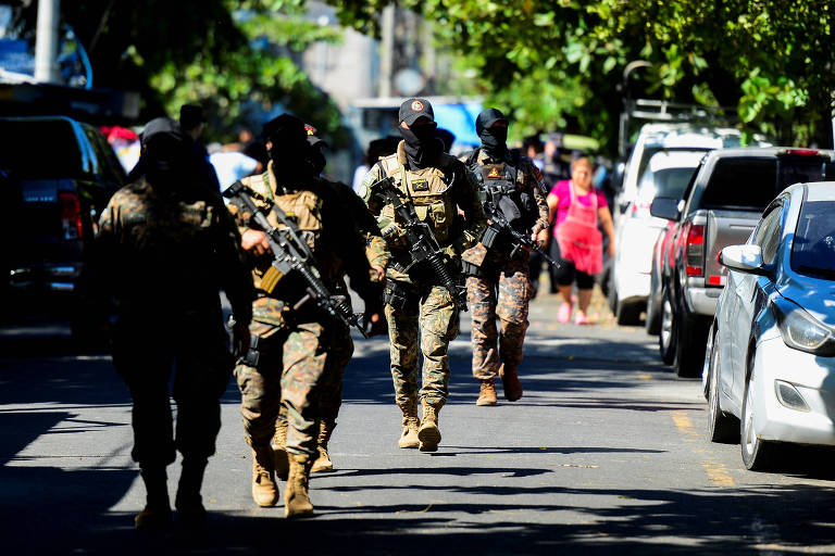 El Salvador diz que número de homicídios caiu 50% em meio a guerra contra gangues