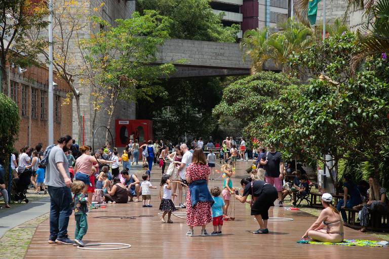 Veja onde ficar de biquíni, sunga ou por o pé na areia em SP