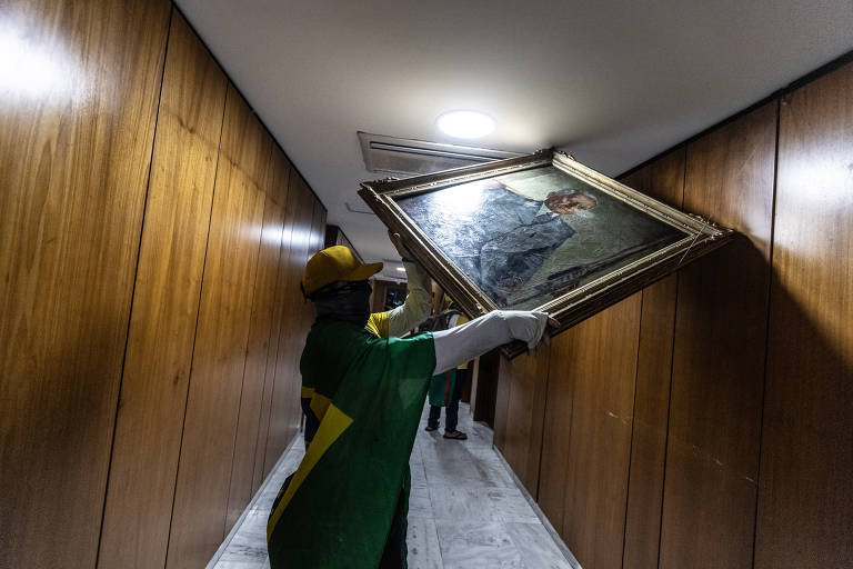 Veja quais obras de arte e monumentos foram depredados por golpistas em invasão em Brasília