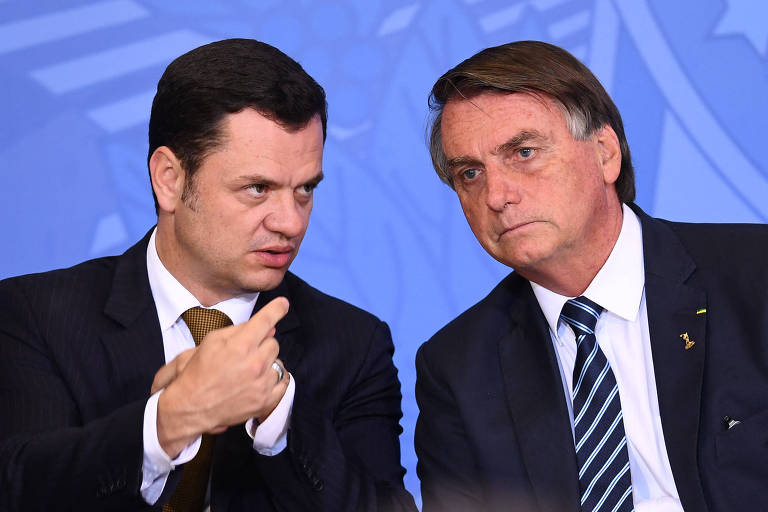 Ex-ministro da Justiça Anderson Torres e ex-presidente Jair Bolsonaro (PL)