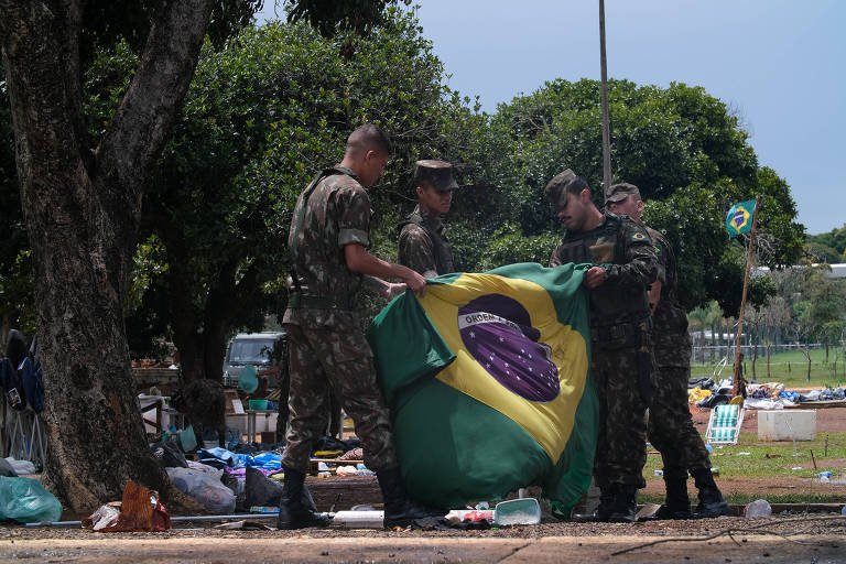 As Forças Armadas na mira da opinião pública