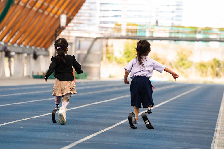 Próteses ajudam pessoas com deficiências a se movimentar e até correr