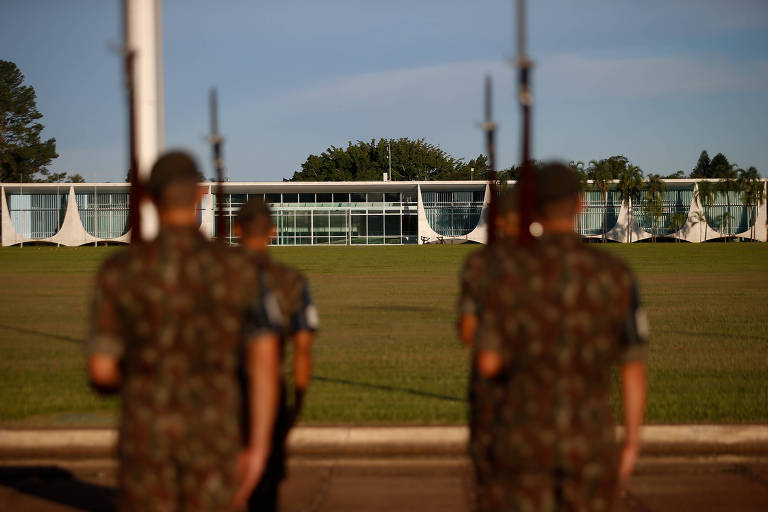 Eleições têm ao menos 6.600 candidatos militares ou ligados a forças de segurança