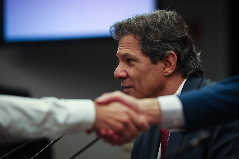 Haddad diz que situação no Carf é uma vergonha, enquanto empresas vão à Justiça