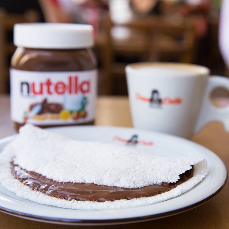 Tapioca recheada com Nutella da padaria Dona Deôla