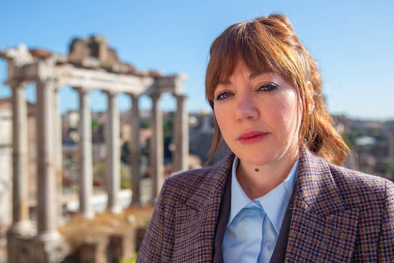 'O Mundo por Philomena Cunk' traz grande piada sobre história do mundo