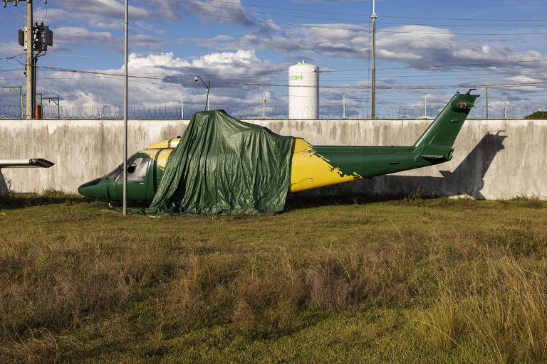 Aeronaves usadas pelo garimpo ilegal na terra yanomami, na Amazônia 