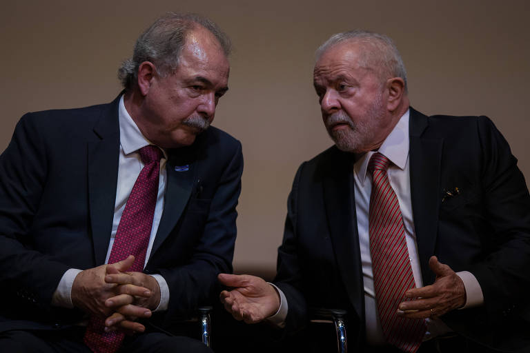 O presidente do BNDES, Aloizio Mercadante, com o presidente Lula durante cerimônia de posse no BNDES