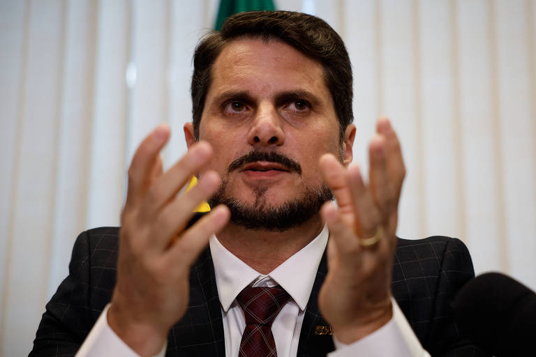 Senador Marcos do Val deveria ser cassado