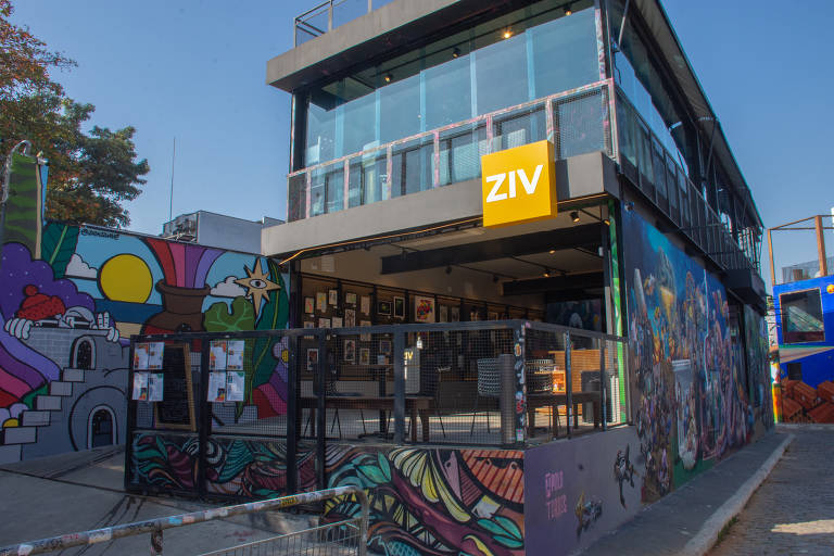 Fachada da ZIV, galeria e gastrobar no Beco do Batman, em São Paulo