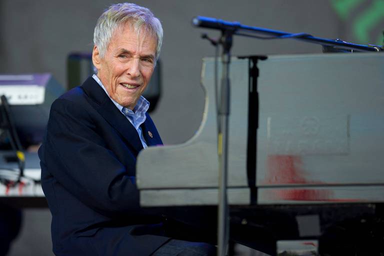 Saiba por trás de quais hits estava Burt Bacharach, compositor morto aos 94