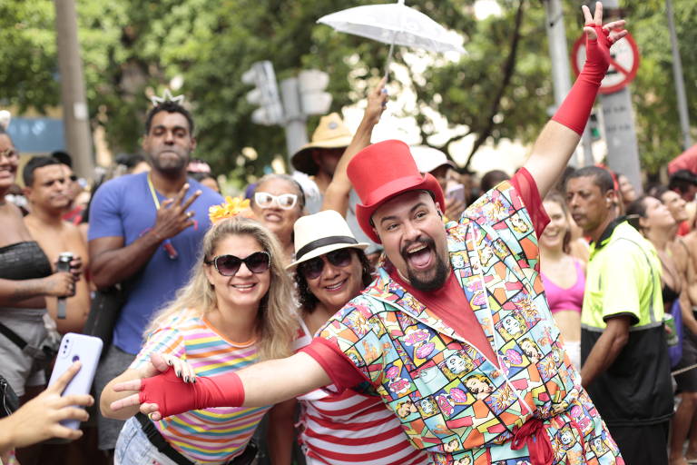 Veja como foi o desfile do bloco Carrossel de Emoções, no RJ