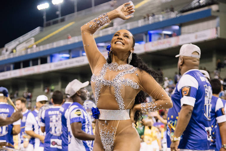 Em noite de homenagens ao Nordeste, Carnaval de SP tem confronto de favoritas