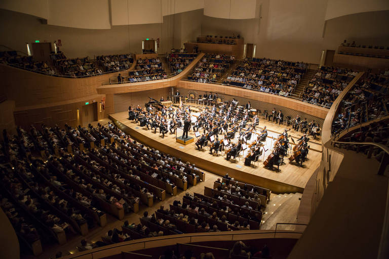 A foto mostra a Orquestra Filarmônica de Minas Gerais em apresentação na Sala Minas Gerais, em Belo Horizonte