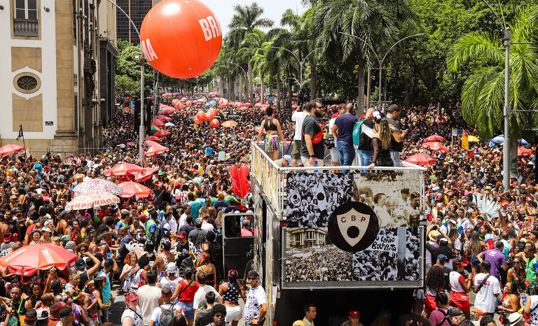 Veja as imagens do bloco Cordão do Bola Preta