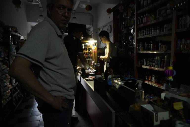 Apagão na Argentina deixa quase metade do país sem energia elétrica