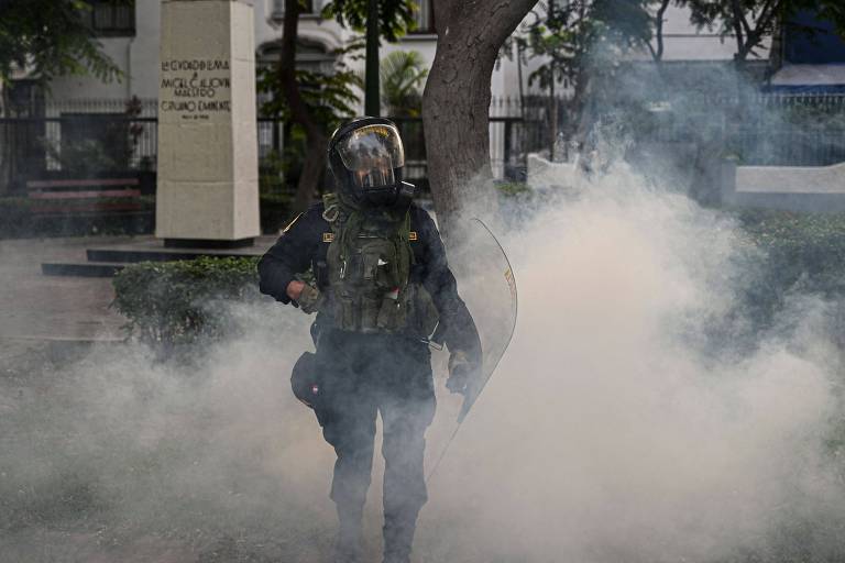 Seis militares morrem afogados no Peru ao tentar fugir de manifestantes