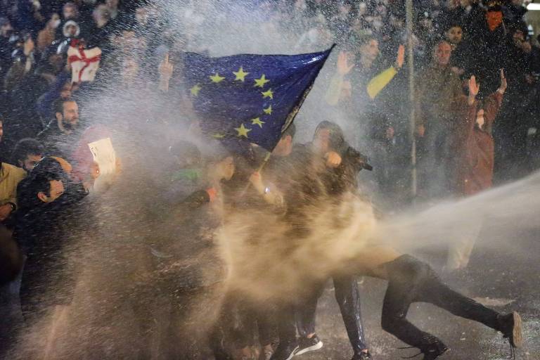Geórgia detém dezenas de manifestantes em ato contra lei de 'agentes estrangeiros'