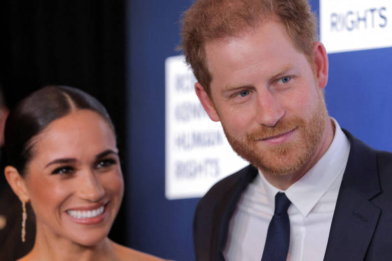 Harry e Meghan sofrem perseguição de carro por paparazzi em episódio quase mortal