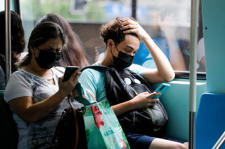 MASCARAS EM TRANSPORTE PUBLICO