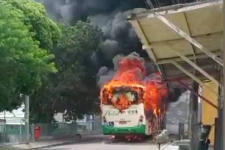 Em onda de ataques, Rio Grande do Norte tem ônibus incendiados e baleados; 42 são presos