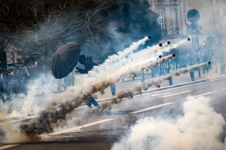 Dia D da reforma da Previdência na França ocorre sob ameaça antidemocrática