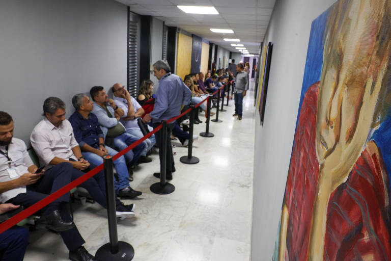 Corrida por CPIs na Alesp tem pizza na madrugada e perda de senha até por ida ao banheiro