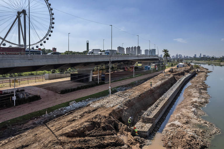 Obra no rio Pinheiros causa série de interdições na ciclovia