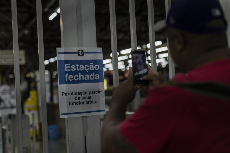 Veja imagens da greve no metrô em São Paulo nesta quinta (23)