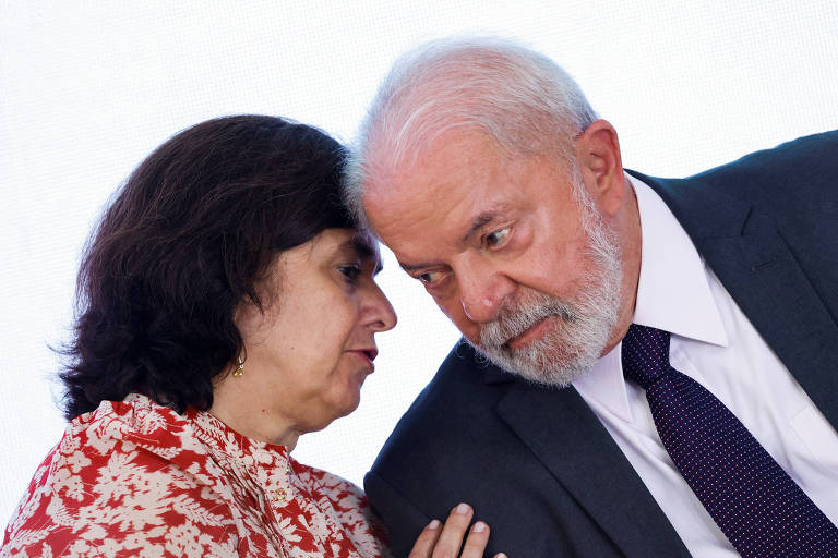 A ministra da Saúde, Nísia Trindade, e o presidente Luiz Inácio Lula da Silva (PT) durante anúncio, em Brasília, da retomada do Mais Médicos 
