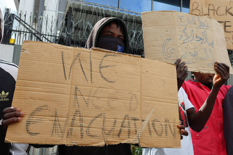 Naufrágios matam ao menos 29 migrantes na Tunísia, e crescem acidentes do tipo