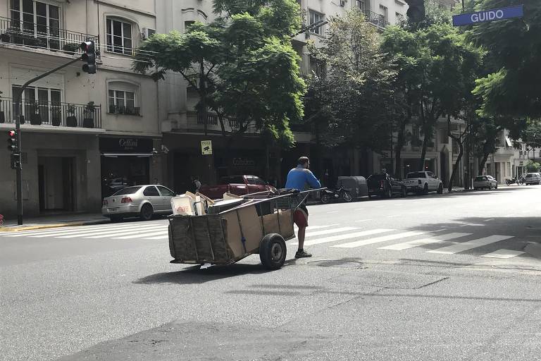 Pobreza na Argentina é vista em aumento no número de pessoas em situação de rua