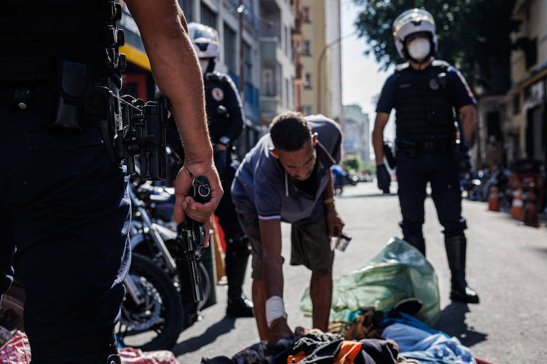 Prefeitura de São Paulo remove barracas de pessoas em situação de rua