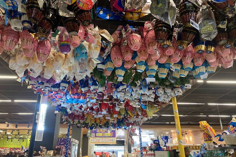 Venda de ovos de Páscoa supermercado Chama