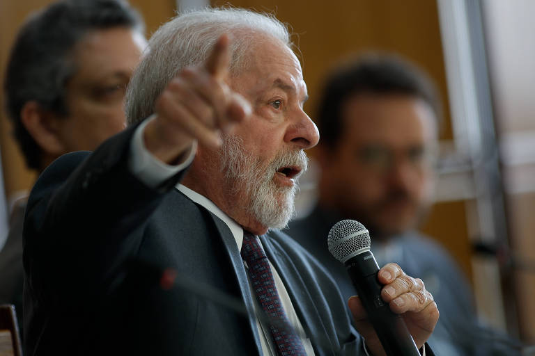 Leitores comentam críticas ao governo Lula
