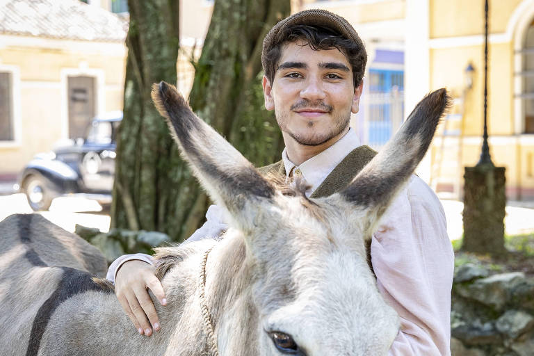 João Fernandes, de 'Amor Perfeito', diz ser 'desesperadora' rotina de pai solo e ator da Globo