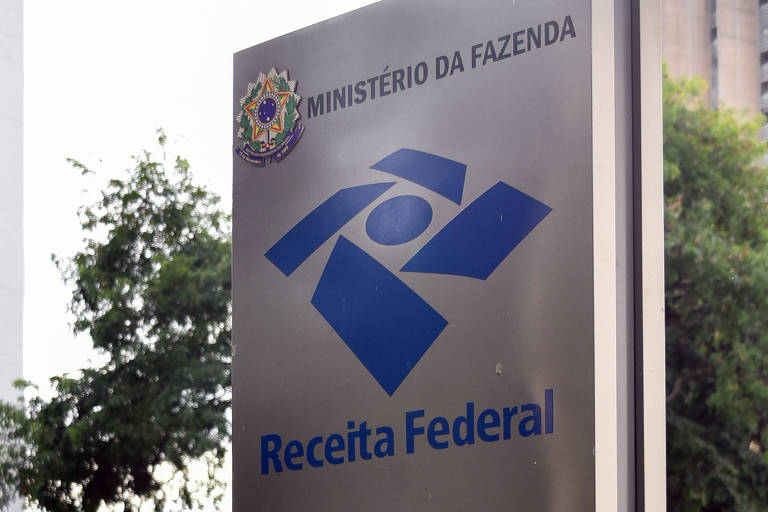 A Receita Federal recebe, a partir de quarta (21), propostas para o leilão de itens apreendidos no porto de Santos.