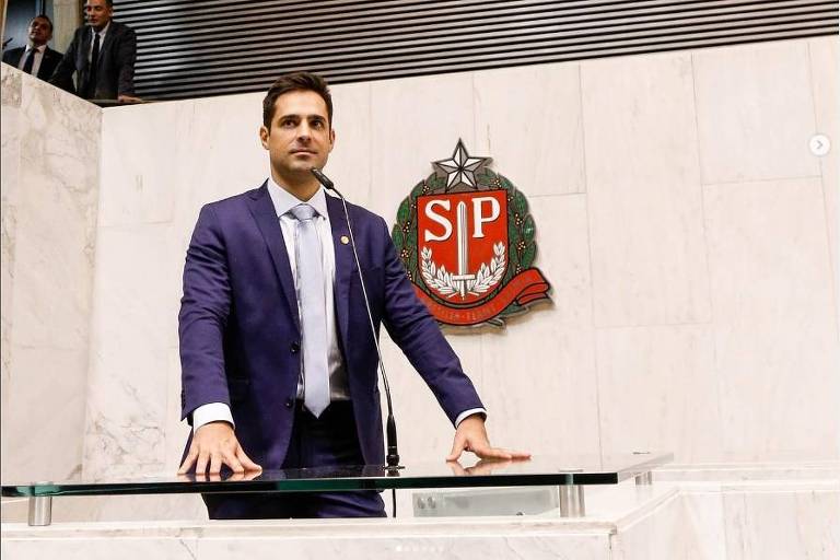 Deputado estadual Leo Siqueira, do Novo, em discurso na Alesp