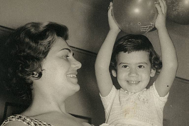 Mirian Goldenberg em seu aniversário de 4 anos, com sua mãe