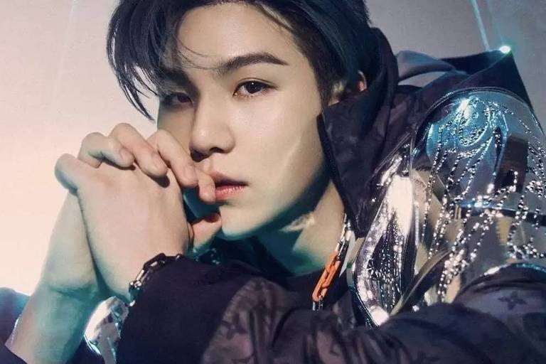 Suga, integrante do BTS, inicia processo de alistamento militar obrigatório