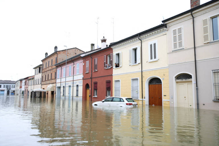 Itália anuncia pacote de R$ 10 bilhões para reparar danos de chuva extrema