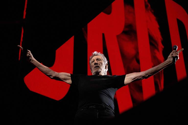 Polícia alemã investiga Roger Waters por uniforme de estilo nazista em show